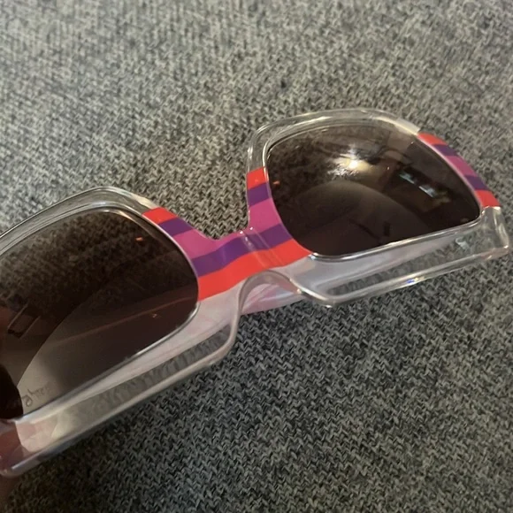 Lilly Pulitzer Sunshine Sunglasses - Picture 13 of 13